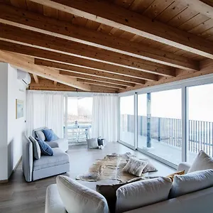 White Attic - By Myhomeincomo Apartment